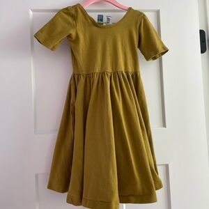 - Alice and Ames Size 5 solid Dress